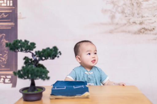 老河口满月宝宝放屁臭